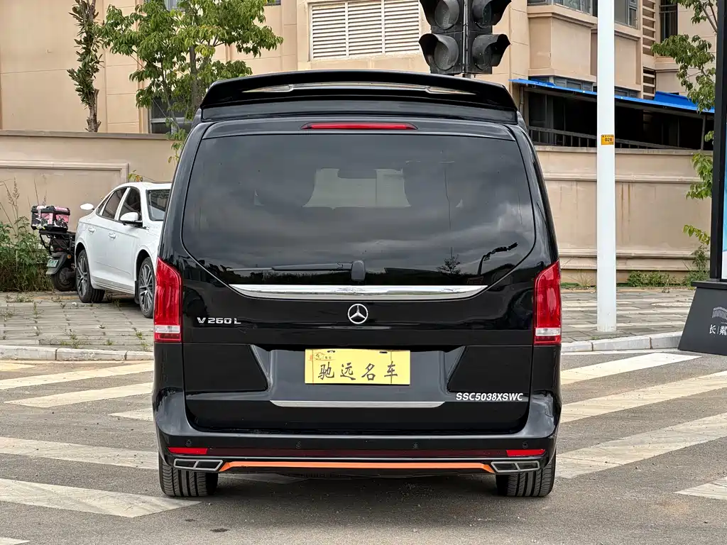 Mercedes-Benz V-Class 2021 — фото 20