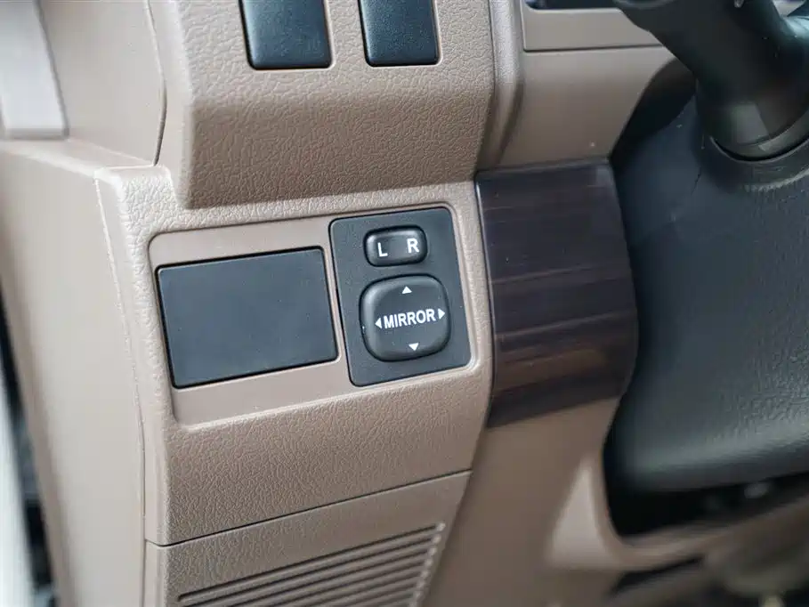 Toyota Land Cruiser 2022 — фото 6