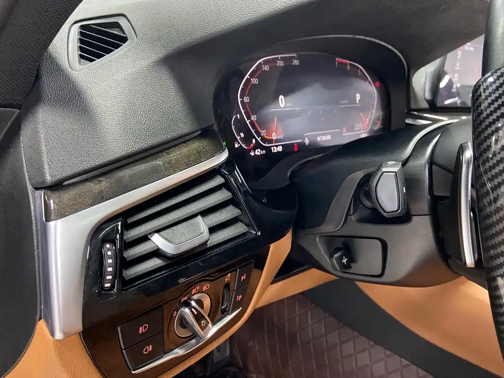 BMW 5 Series 2017 — фото 15