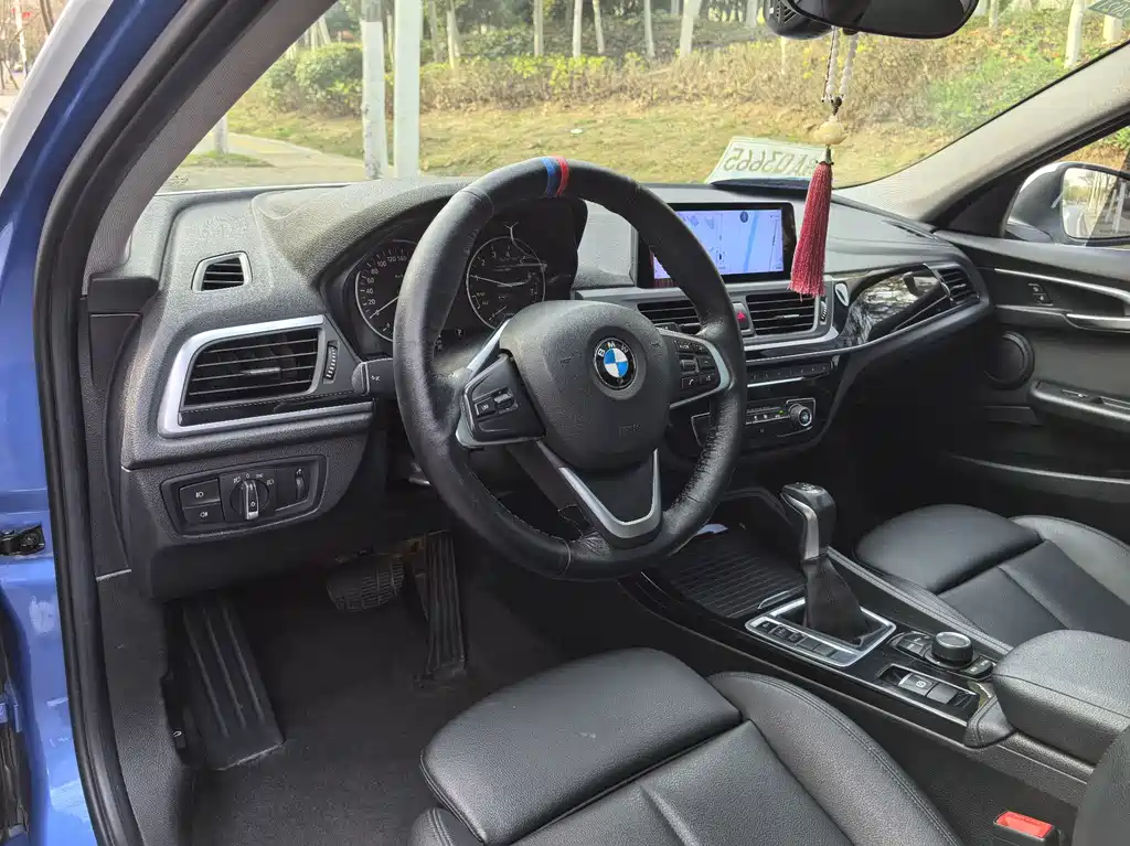 BMW 1 Series 2017 — фото 13