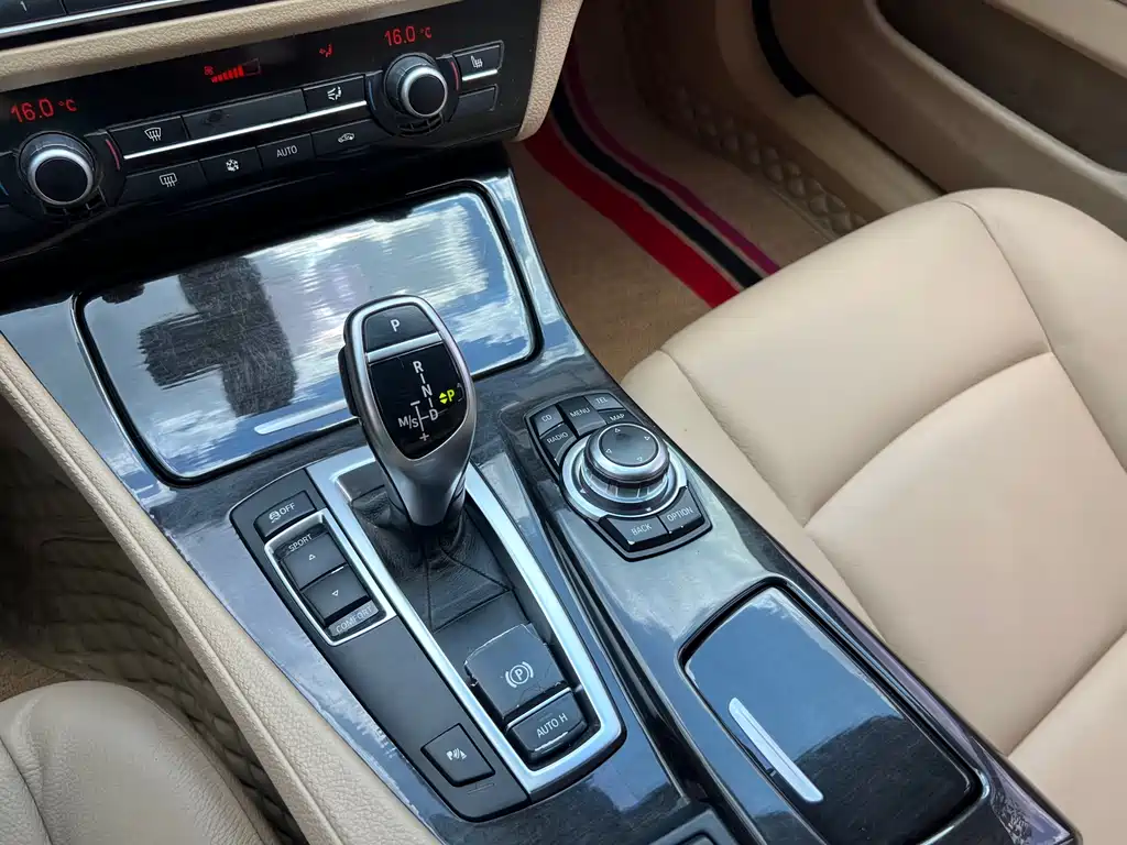BMW 5 Series 2012 — фото 26