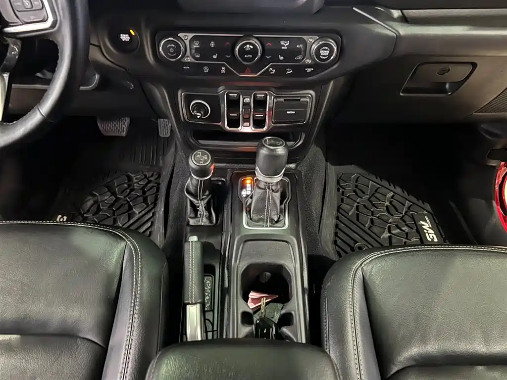 Jeep Wrangler 2019 — фото 10