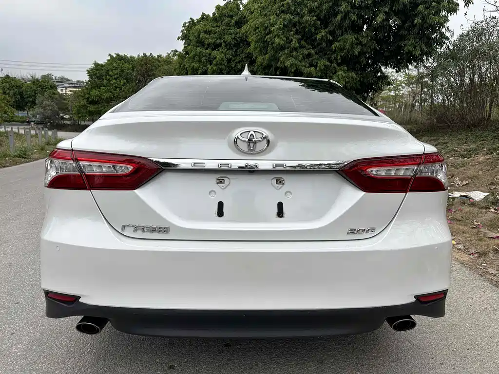 Toyota Camry 2022 — фото 8