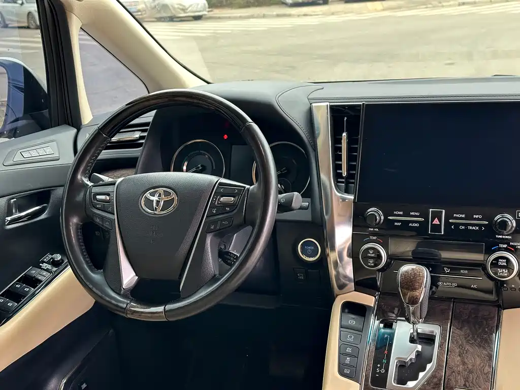 Toyota Alphard 2021 — фото 12