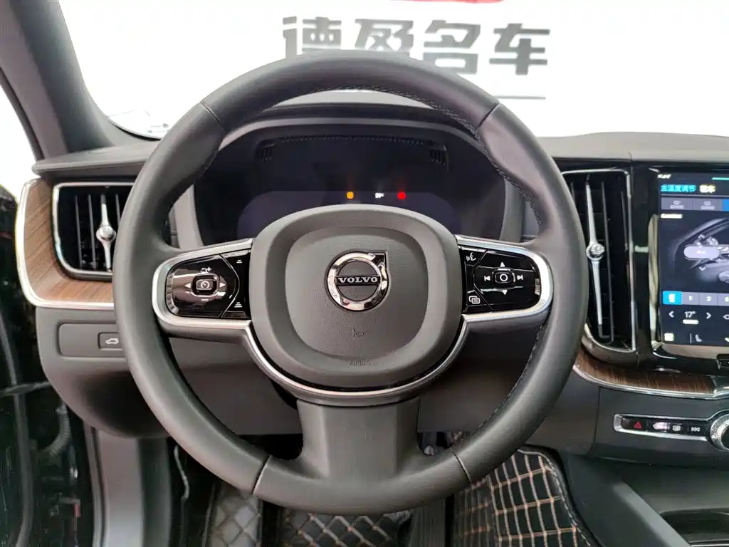 Volvo XC60 2024 — фото 12
