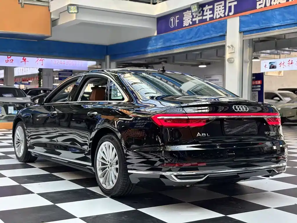 Audi A8 2021 — фото 20