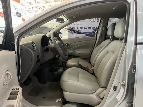Nissan Sunny 2015