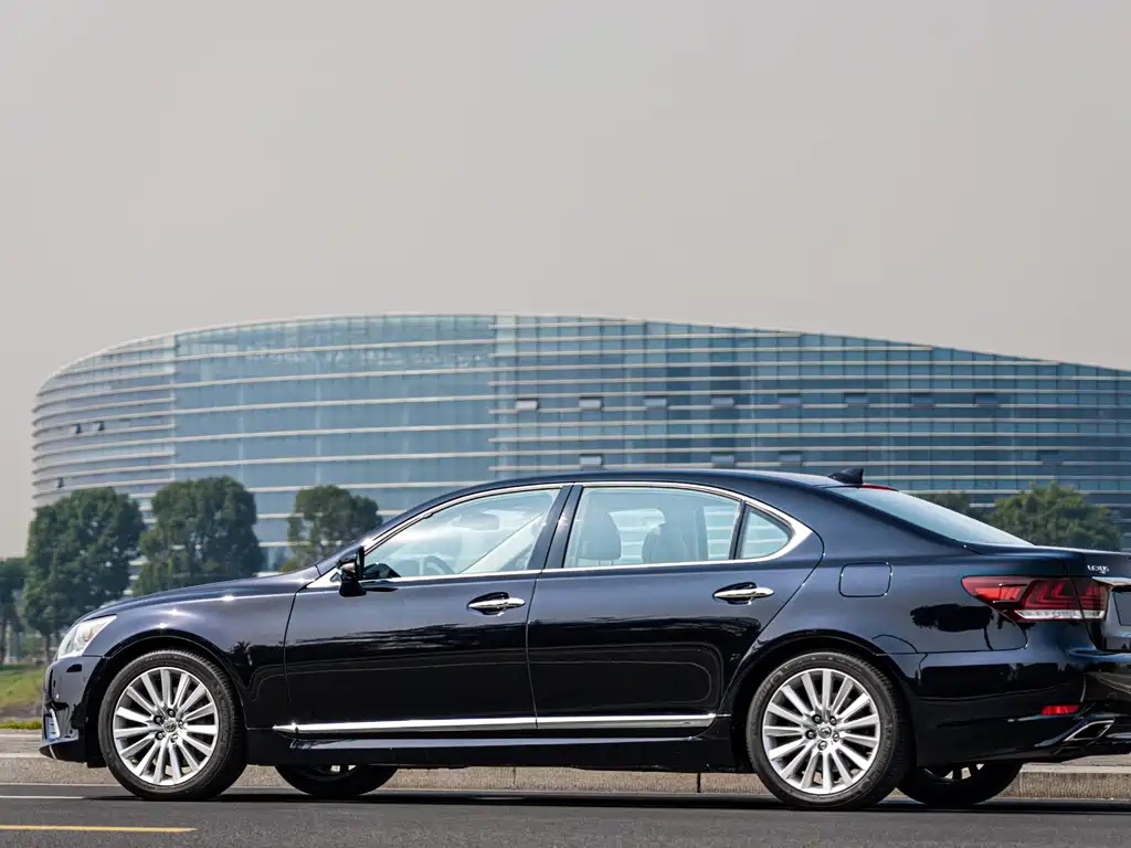 Lexus LS 2016