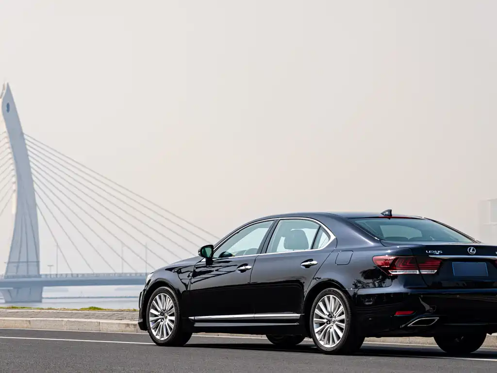 Lexus LS 2016