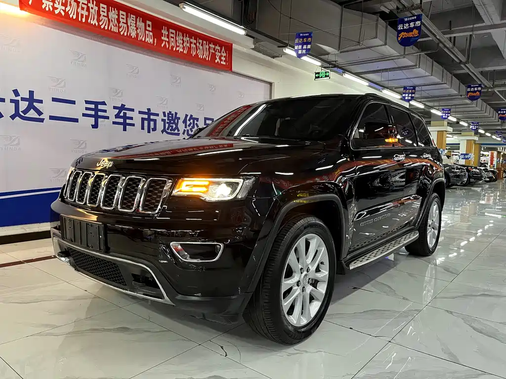 Jeep Grand Cherokee 2018 — фото 2