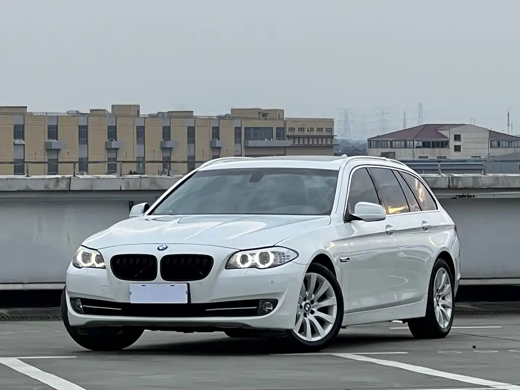 BMW 5 Series 2012 — фото 1