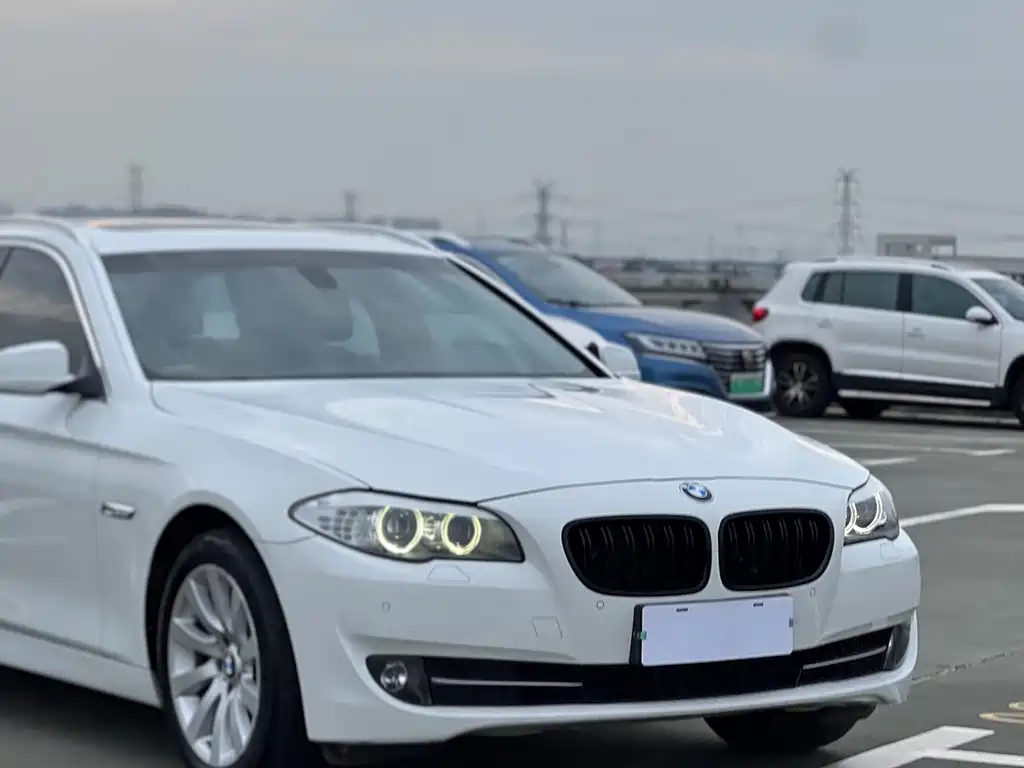 BMW 5 Series 2012 — фото 14