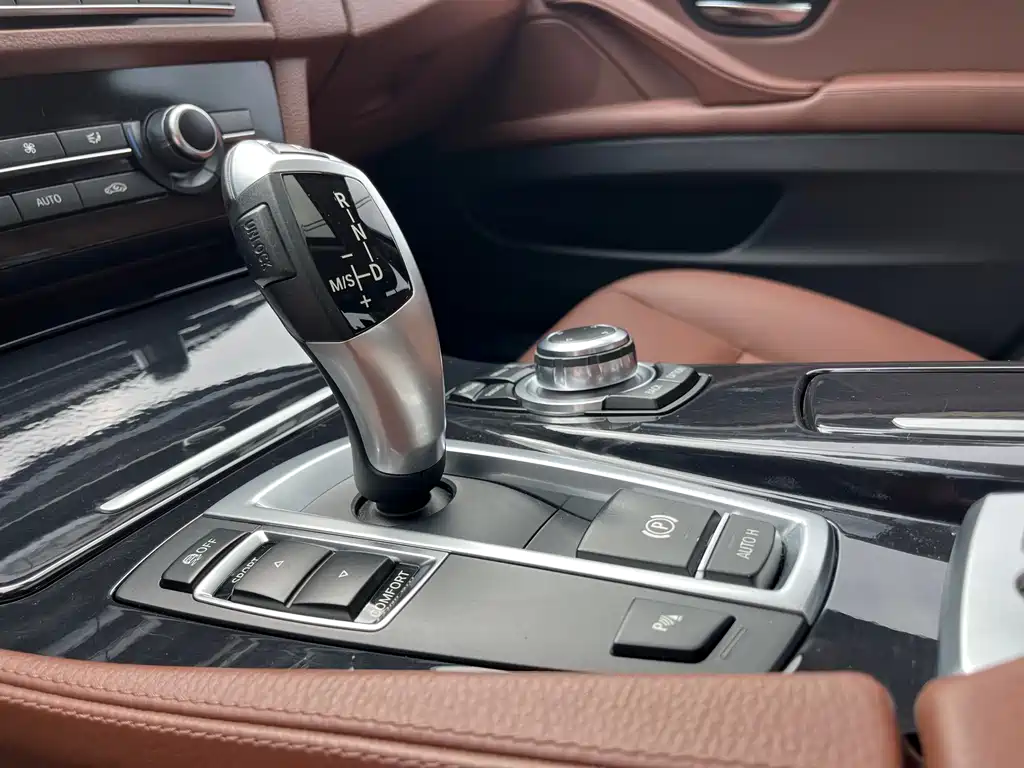 BMW 5 Series 2016 — фото 21