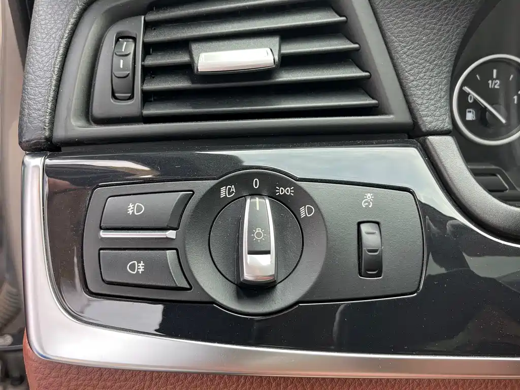 BMW 5 Series 2016 — фото 20