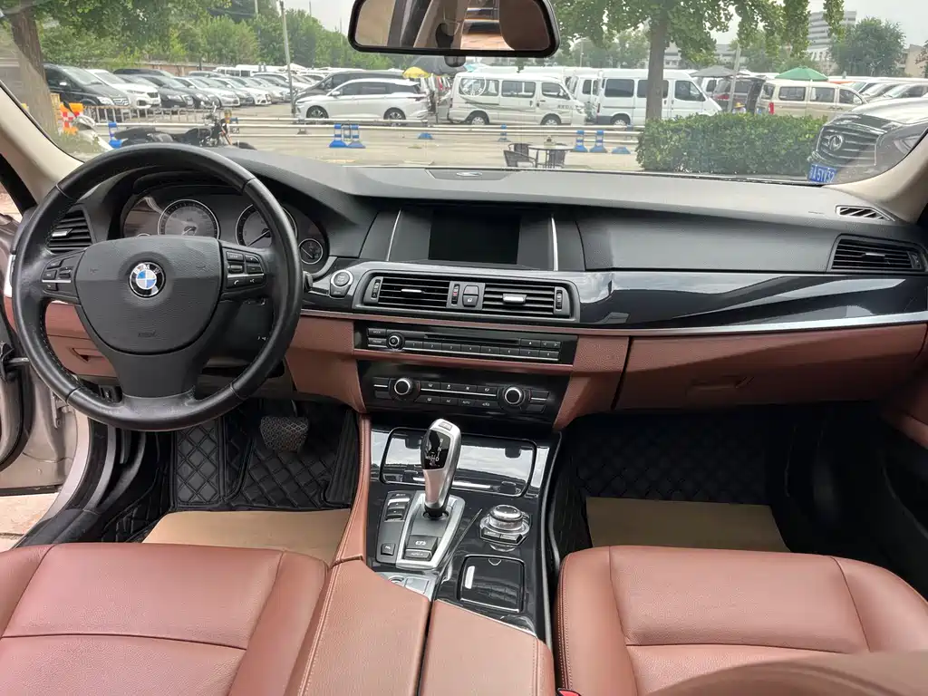 BMW 5 Series 2016 — фото 17