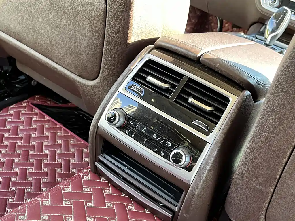 BMW 7 Series 2019 — фото 13