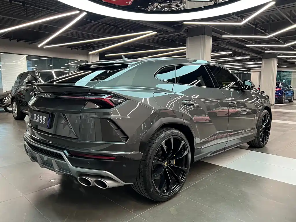 Lamborghini Urus 2023 — фото 6