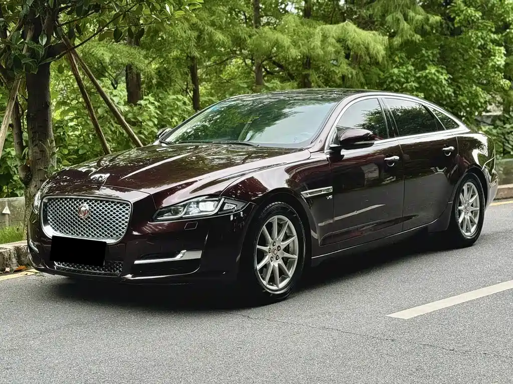 Jaguar XJ 2016 — фото 1