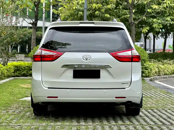 Toyota Sienna 2015