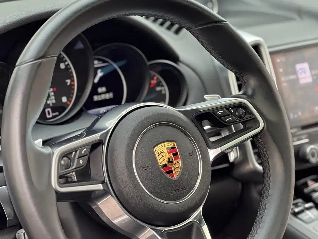 Porsche Cayenne 2017 — фото 17