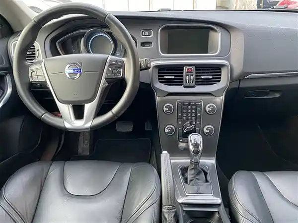 Volvo V40 2014