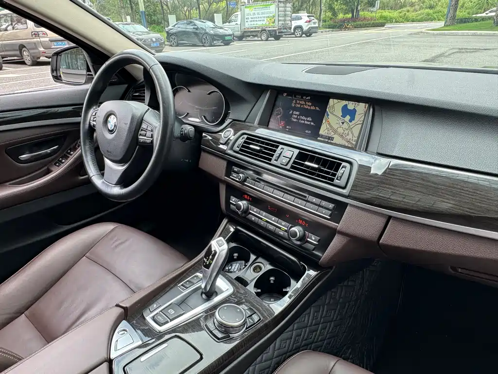 BMW 5 Series 2017 — фото 19