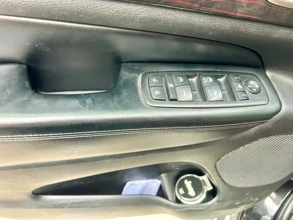 Jeep Grand Cherokee 2013 — фото 15