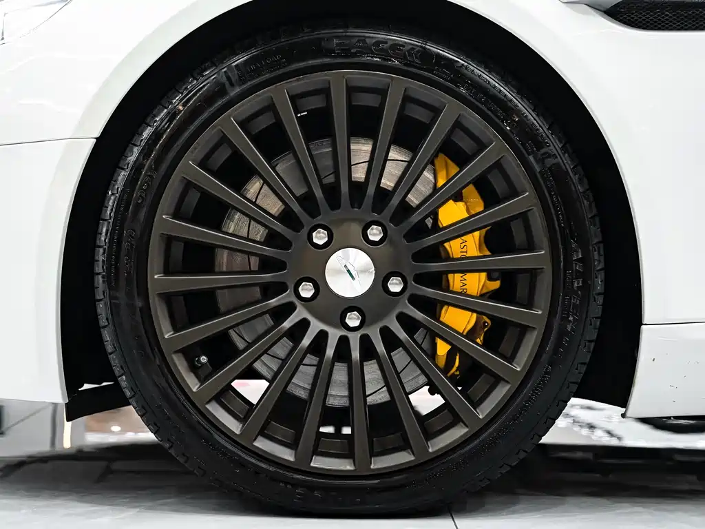 Aston Martin Rapide 2014 — фото 10