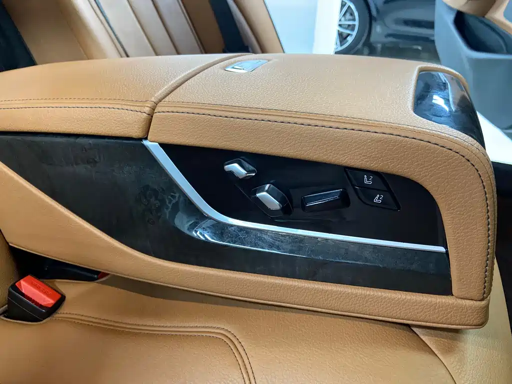 BMW 5 Series 2017 — фото 22