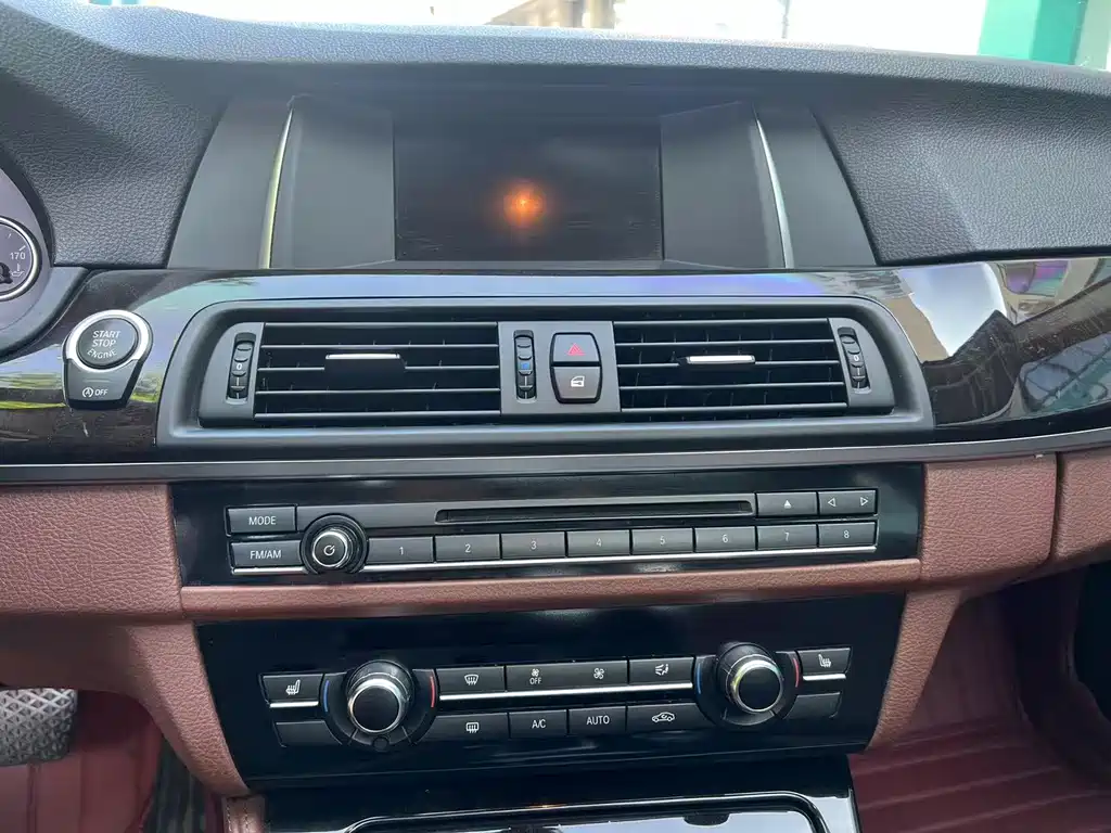 BMW 5 Series 2016 — фото 15