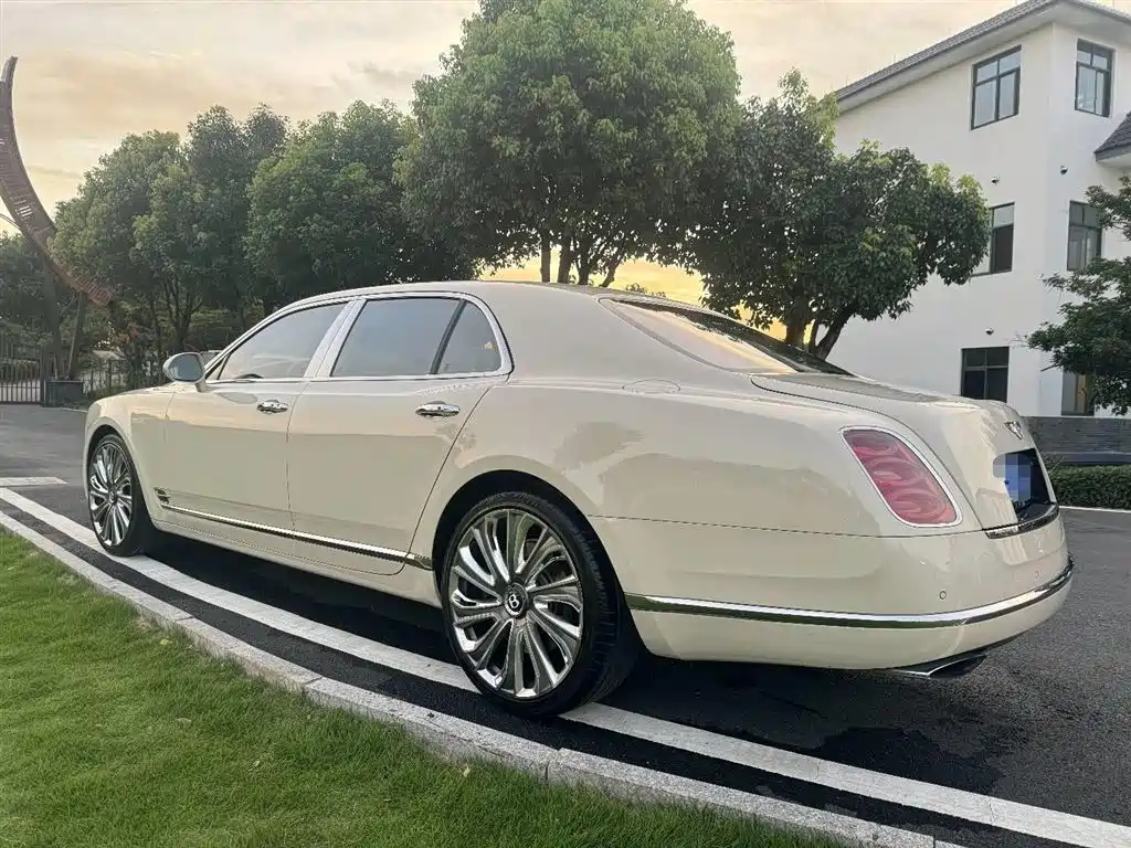 Bentley Mulsanne 2014 — фото 14