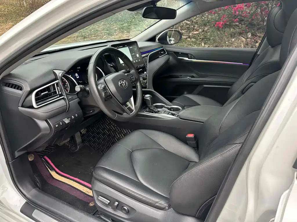 Toyota Camry 2022 — фото 4