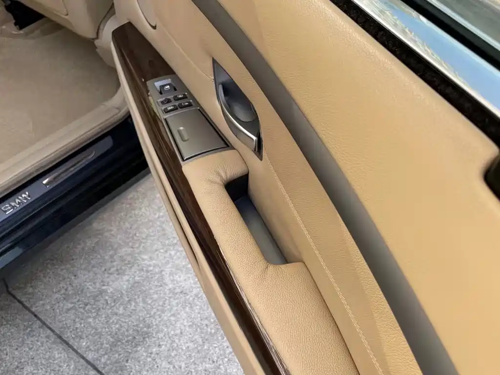 BMW 7 Series 2009 — фото 20