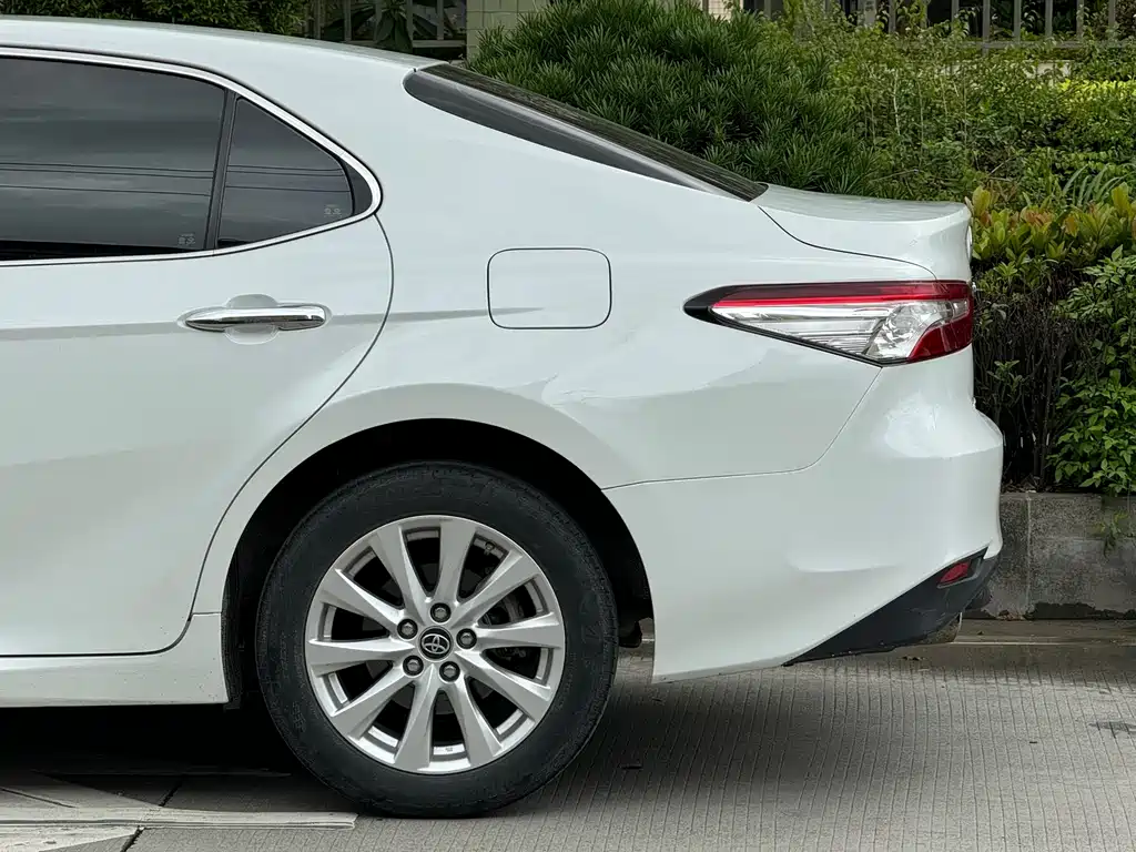 Toyota Camry 2019 — фото 5