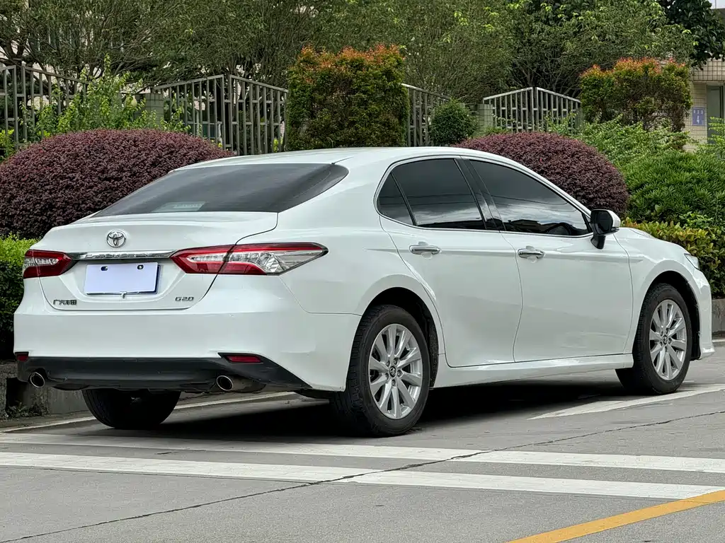 Toyota Camry 2019 — фото 8