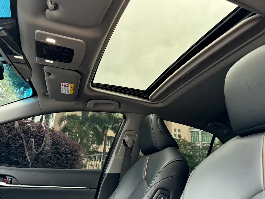 Toyota Camry 2019 — фото 13
