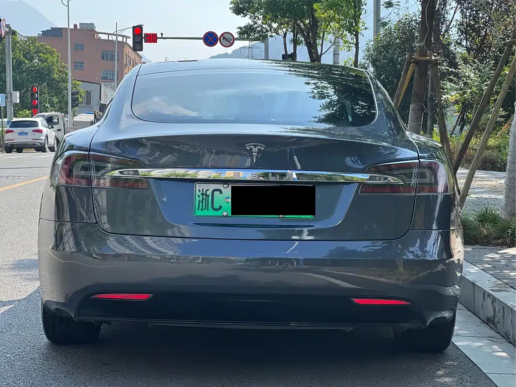 Tesla Model S 2019 — фото 4