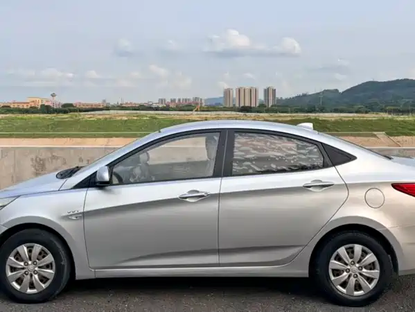 Hyundai Accent 2014