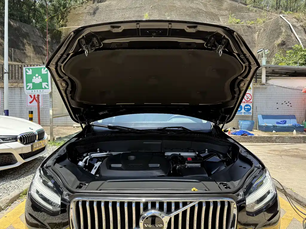 Volvo XC90 2020 — фото 18
