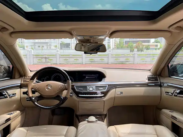 Mercedes-Benz S-Class 2012
