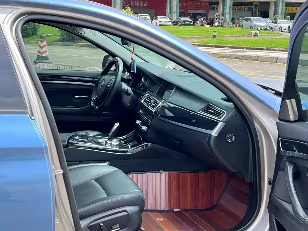 BMW 5 Series 2015 — фото 9