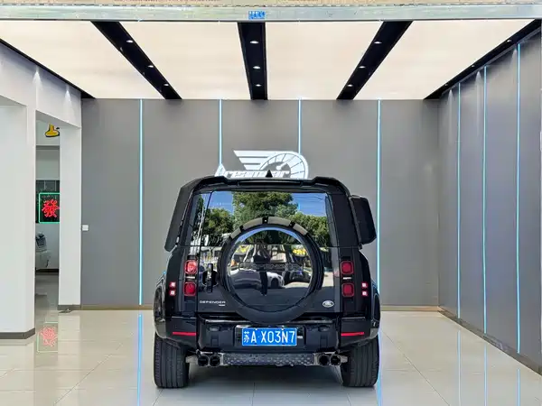 Land Rover Defender 2023