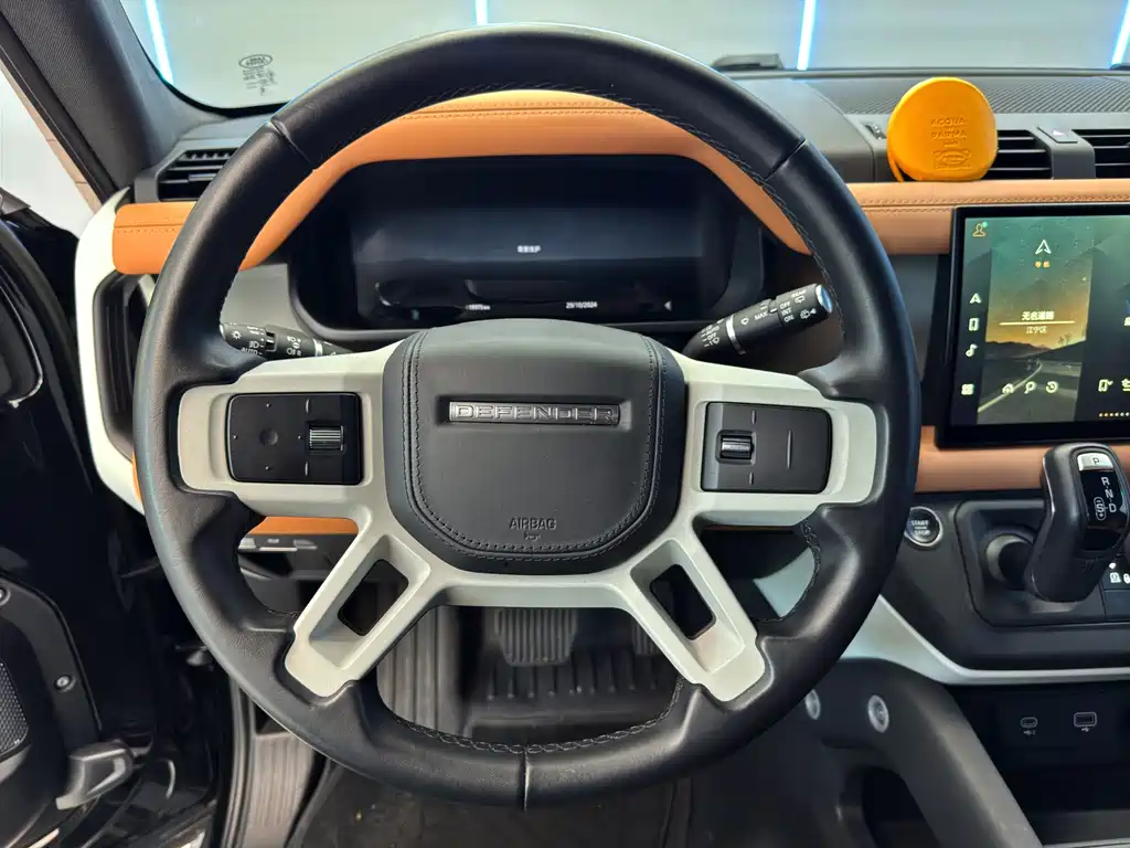 Land Rover Defender 2023 — фото 17
