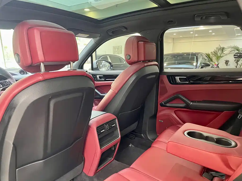 Porsche Cayenne 2019 — фото 12