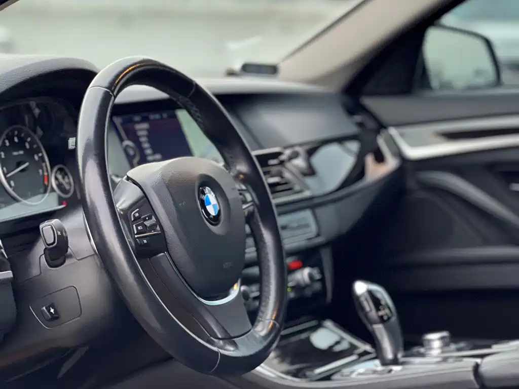 BMW 5 Series 2012 — фото 4