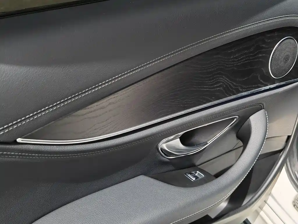 Mercedes-Benz E-Class 2018 — фото 11