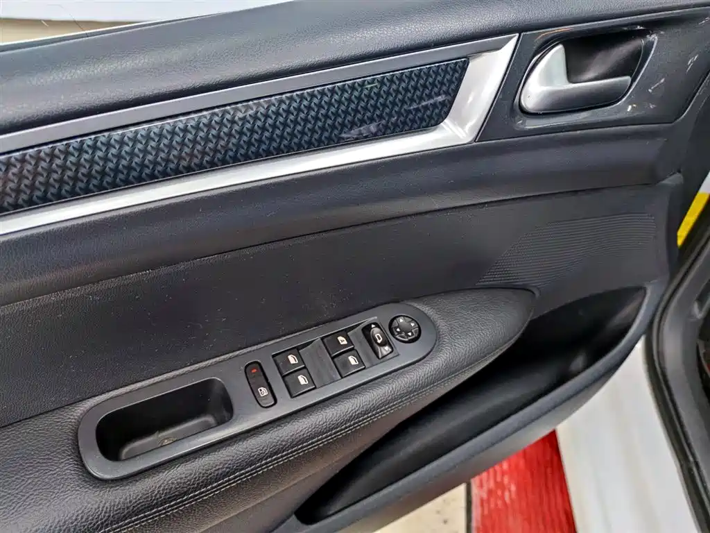 Peugeot 308 2016 — фото 15