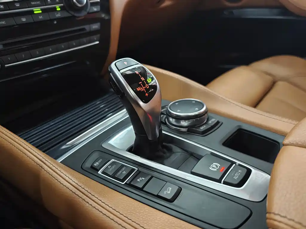 BMW X6 2016 — фото 12