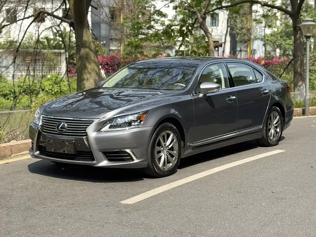 Lexus LS 2016 — фото 1
