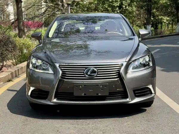 Lexus LS 2016